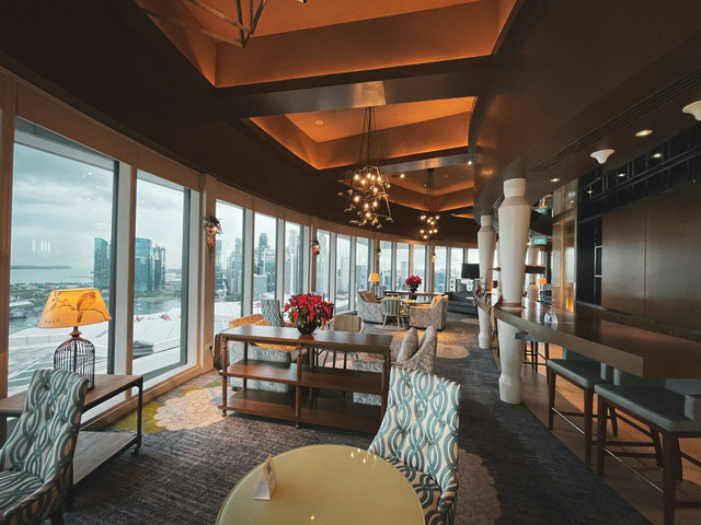 Lounge di Bandara Soetta. Foto hanya ilustrasi, bukan tempat sebenarnya. Sumber: unsplash.com/Bao Menglong.