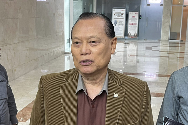 Anggota Komisi III DPR RI Adang Daradjatun di Kompleks DPR RI, Jakarta Pusat, Jumat (19/6/2025). Foto: Rayyan Farhansyah/kumparan