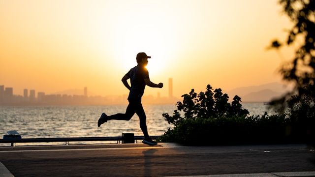 Tempat Jogging di Senayan. Foto hanya ilustrasi, bukan sebenarnya. Sumber foto: Unsplash/Sheng