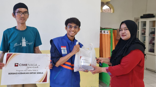Distribusi Daging Qurban amanah CIMB Niaga Syariah (Sumber : DT Peduli)
