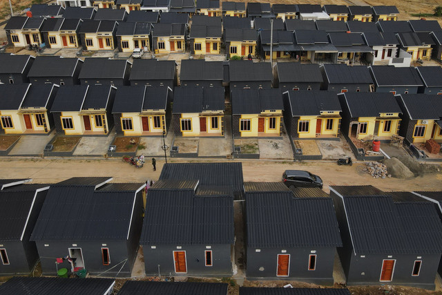 Foto udara deretan unit rumah subsidi di Kecamatan Puuwatu, Kendari, Sulawesi Tenggara, Kamis (19/6/2025). Foto: ANTARA FOTO/Andry Denisah