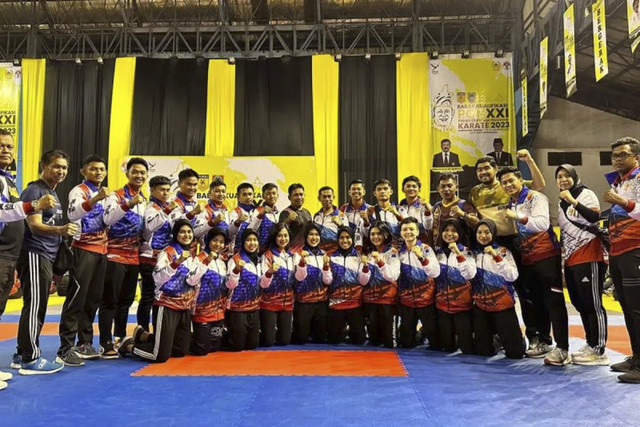 Tim karate Sulawesi Selatan berfoto bersama pada ajang Pra-PON di Banjarnasin, 25-27 Agustus 2023. Foto: HO-Forki Sulsel/ANTARA