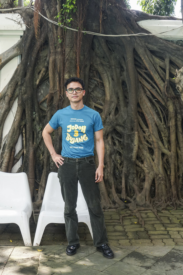 Pemeran film Jodoh 3 Bujang Jourdy Pranata berpose saat berkunjung ke kumparan di Pasar Minggu, Jakarta, Senin (16/8/2025). Foto: Dicky Adam Sidiq/kumparan