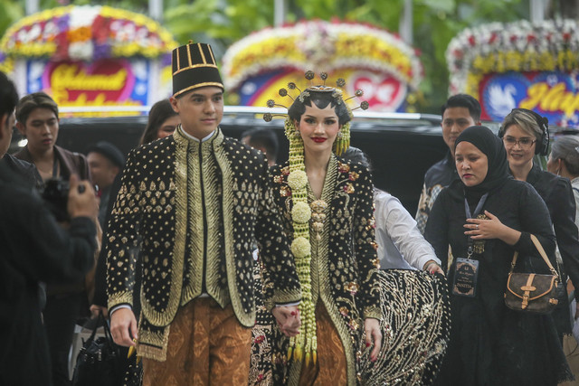 Pasangan artis Al Ghazali dan Alyssa saat tiba di gedung JCC, Jakarta, Kamis, (19/6/2025). Foto: Agus Apriyanto