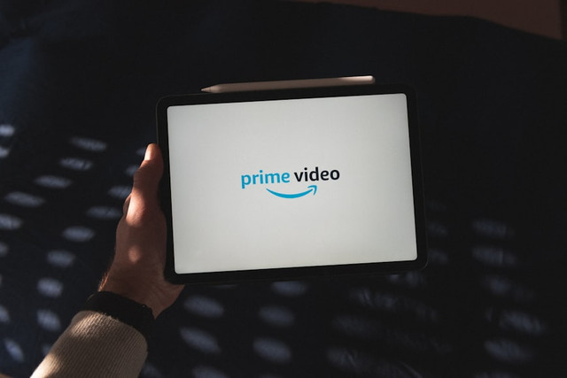 Ilustrasi untuk rekomendasi series Amazon Prime. Foto: Unsplash/Thibault Penin
