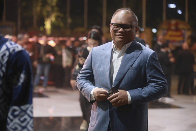 Musisi Badai Kerispatih tiba saat menghadiri resepsi pernikahan Al Ghazali dan Alyssa Daguise di Jakarta International Convention Center (JICC), Senayan, Jakarta, Kamis (19/6/2025). Foto: Agus Apriyanto