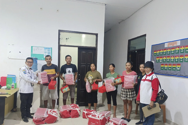 Kemensos mendirikan dapur umum dan salurkan bantuan untuk pengungsi Gunung Lewotobi. Foto: Dok. Kemensos