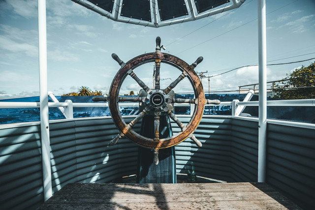 Jadwal Kapal Lambelu Bulan Juni 2025. Foto hanya sebahai ilustrasi, bukan gambar sebenarnya. Sumber foto: Unsplash-Joseph Barrientos
