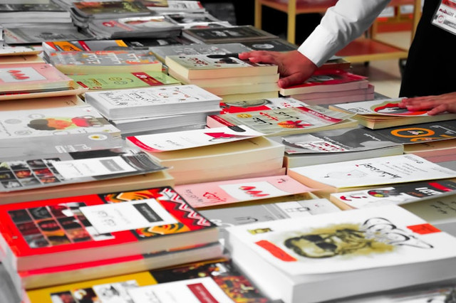 Islamic Book Fair 2025. Foto hanyalah ilustrasi bukan tempat sebenarnya. Sumber: Unsplash/Eman Ali