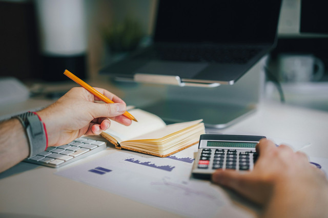 Tips Financial Freedom di Usia Muda. Foto hanya ilustrasi, bukan tempat sebenarnya. Foto: dok. Unsplash/Jakub Żerdzicki