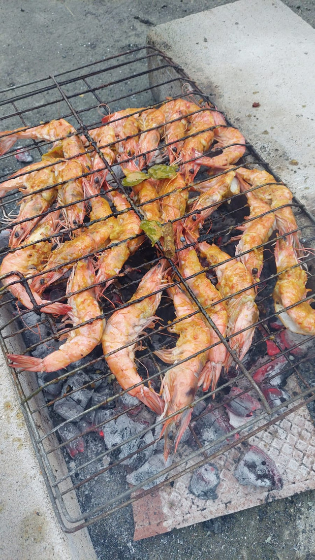 Udang segar asli Pangandaran menjadi salah satu sumber protein yang baik untuk mempercepat penyembuhan luka (Foto: Donny Nurhamsyah)