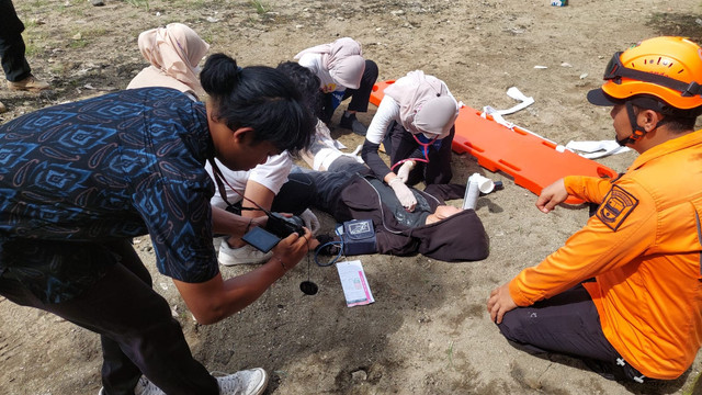 Simulasi bencana melibatkan stake holder (Foto: Donny Nurhamsyah)