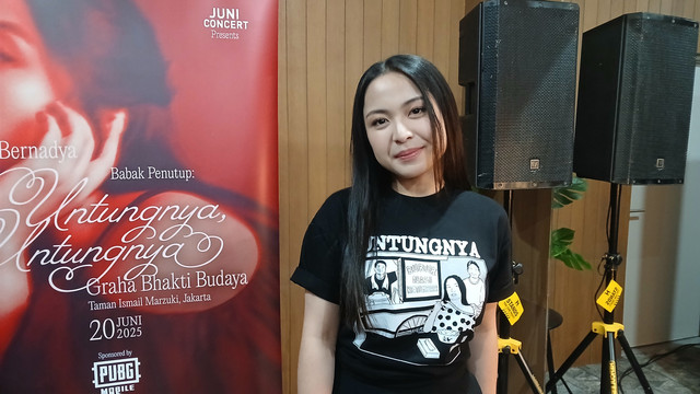 JUNI Concert menggelar konser tunggal Bernadya bertajuk Babak Penutup: Untungnya, Untungnya di Graha Bakti Budaya, TIM, Jakarta Pusat, Jumat (20/6). Foto: Vincentius Mario/kumparan