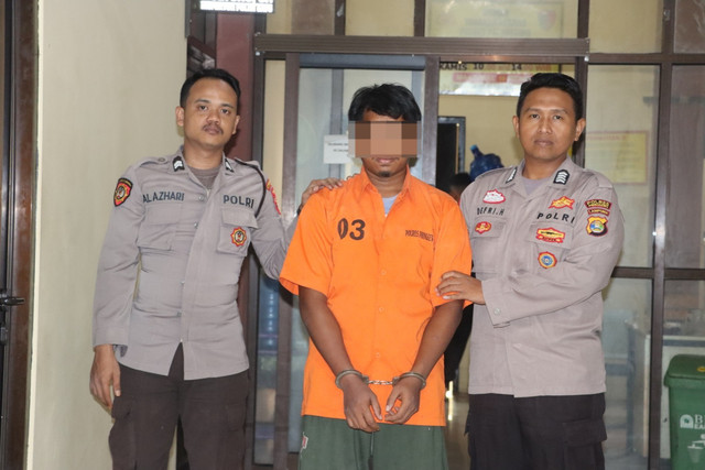 Pelaku tindak asusila yang berhasil diamankan. | Foto: Dok Humas Polres Pringsewu