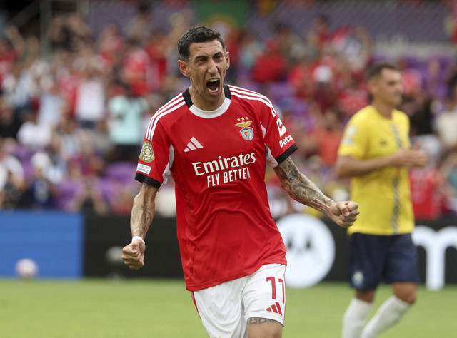 Pemain Benfica FC Angel Di Maria berselebrasi usai mencetak gol ke gawang Auckland City FC pada pertandingan Piala Dunia Antarklub grup C di Stadion Orlando, Florida, Amerika Serikat, Jumat (20/6/2025). Foto: Nathan Ray Seebeck/USA TODAY Sports via REUTERS