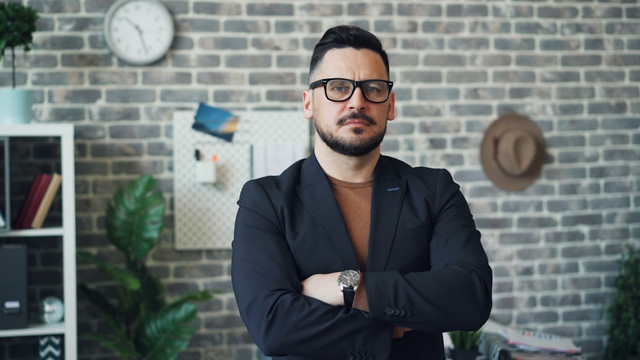 Ilustrasi rekomendasi film mirip Kingsman. Foto: Unsplash/ Vitaly Gariev