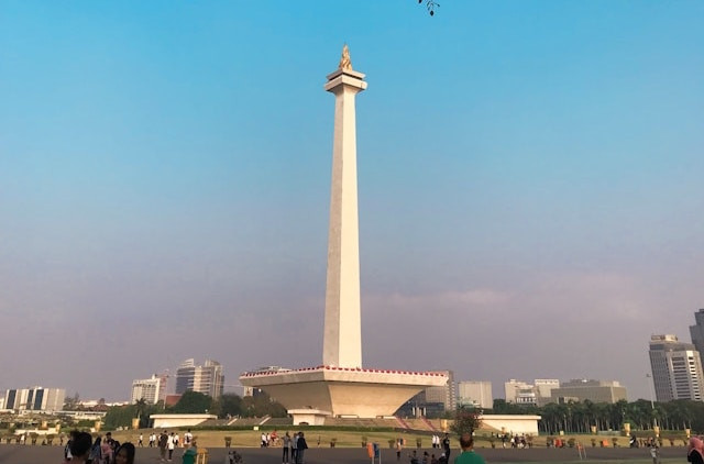 Ilustrasi link unduh logo HUT Jakarta 2025. Foto: Unsplash/Fuad Najib