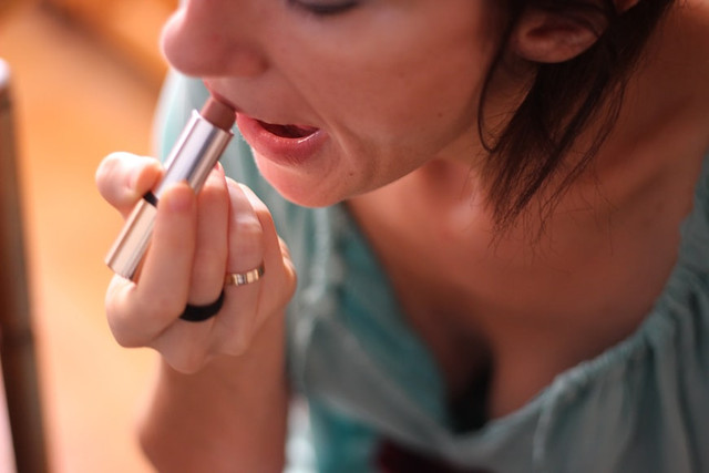 Ilustrasi Cara Agar Lipstik Tahan Lama di Bibir. Unsplash/BL