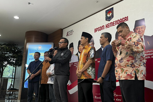Wakil Menteri Dalam Negeri Bima Arya Sugiarto saat konferensi pers di BPSDM Kemendagri, Jakarta Selatan, Minggu (21/6/2025).  Foto: Rayyan Farhansyah/kumparan