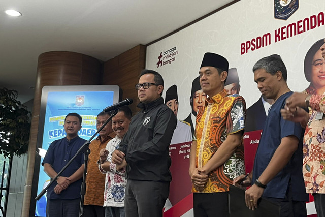 Wakil Menteri Dalam Negeri Bima Arya Sugiarto saat konferensi pers di BPSDM Kemendagri, Jakarta Selatan, Minggu (21/6/2025).  Foto: Rayyan Farhansyah/kumparan
