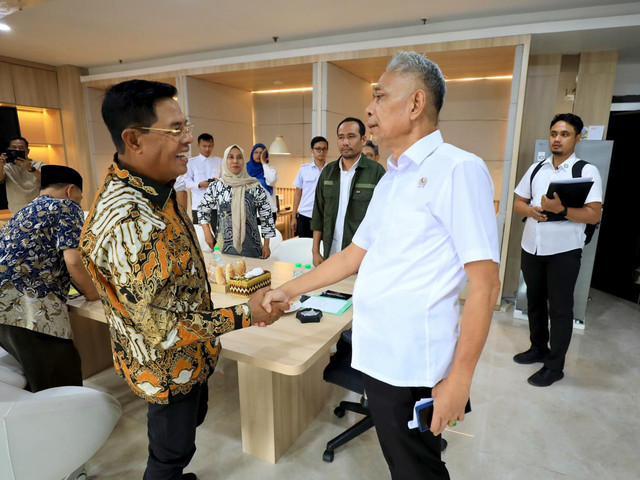 Wamensos beraudiensi dengan Bupati Lombok Timur terkait pedoman Data Tunggal Sosial Ekonomi Nasional (DTSEN). Foto: Dok. Istimewa