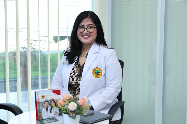 dr. Renata Primasari, M.Biomed., Sp.PK, dokter spesialis patologi klinik dan dosen FK Untag Surabaya.