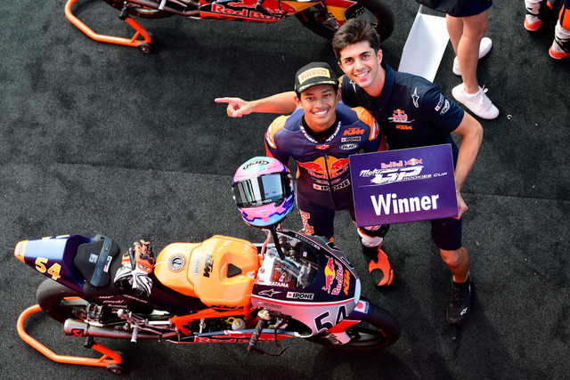 Pebalap Indonesia, Veda Ega Pratama, beraksi saat balapan Red Bull Rookies Cup di Sirkuit Mugello, Italia, pada 21 Juni 2025. Foto: Red Bull Rookies Cup