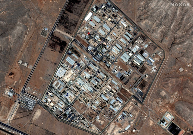 Sebuah gambar satelit menunjukkan fasilitas pengayaan Isfahan di Iran dalam gambar selebaran tertanggal (3/6/2025). Foto: Maxar Technologies/Handout via REUTERS