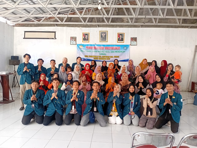 Kendal, 30 Mei 2025 Kegiatan Sosialisasi Program KKN Mahasiswa Undip Sulap Minyak Jelantah Menjadi Sabun Ramah Lingkungan