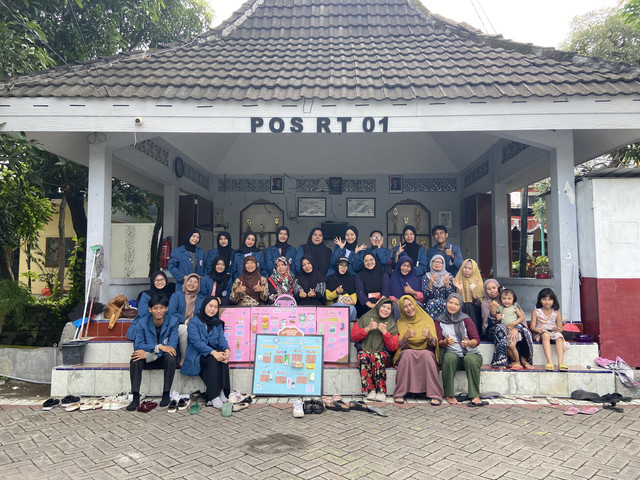 Kegiatan Pengabdian Masyarakat di RT 01 Kembangan, Gresik
