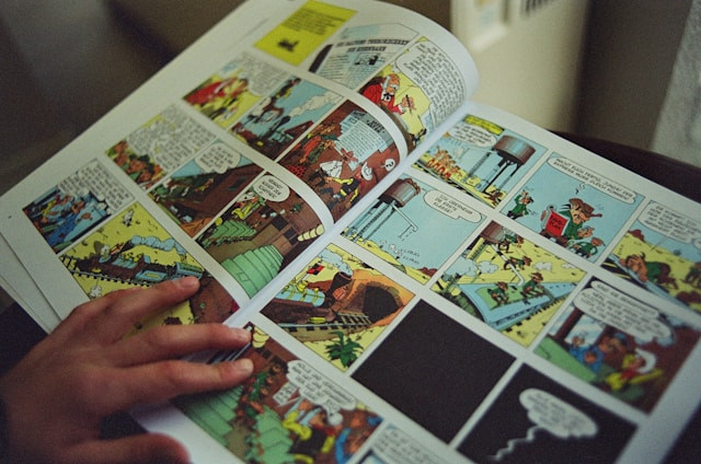 Ilustrasi baca webtoon the remarried empress. Sumber: unsplash.com/Markus Spiske
