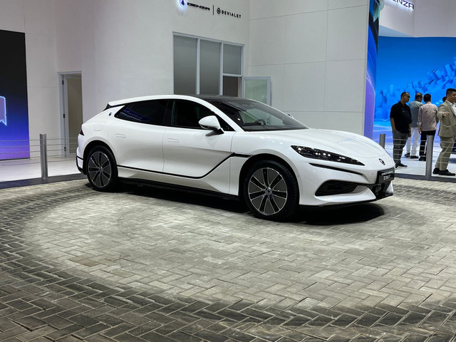 Denza Z9 GT yang siap meluncur di GIIAS 2025. Foto: Syahrul Ghiffari/kumparan