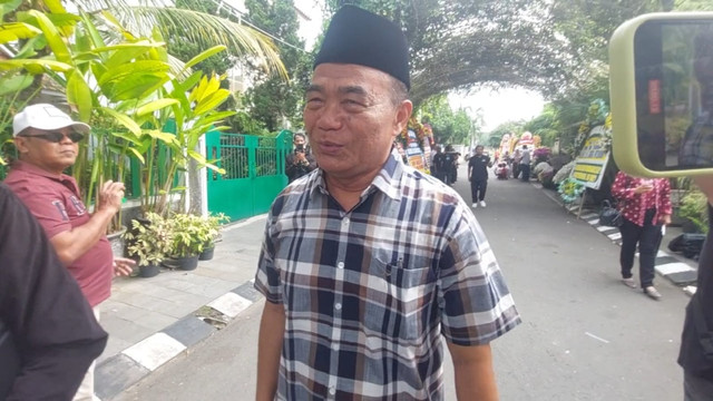Penasihat Khusus Presiden Urusan Haji Muhadjir Effendy menyambangi Presiden ke-7 RI Joko Widodo di Solo, Minggu (22/6/2025). Foto: kumparan