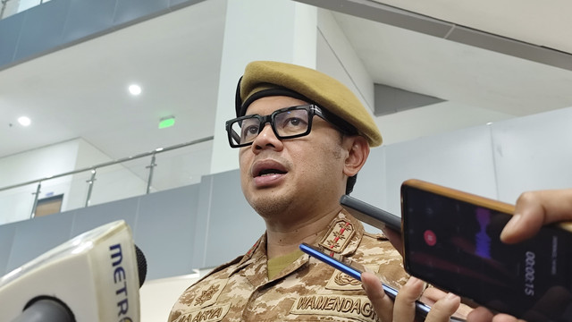 Wakil Menteri Dalam Negeri (Wamendagri) Bima Arya Sugiarto menjawab pertanyaan wartawan di media center IPDN, Jatinangor, Kabupaten Sumedang, pada Minggu (22/6/2025). Foto: Alya Zahra/kumparan 