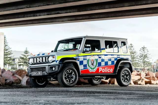 Wujud Suzuki Jimny 5-pintu yang jadi mobil operasional kepolisian di Australia. Foto: Carscoops