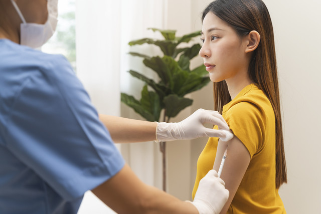 Kemenkes akan berikan vaksin HPV gratis untuk perempuan 20 - 25 tahun pada tahun 2027. Foto: Shutterstock