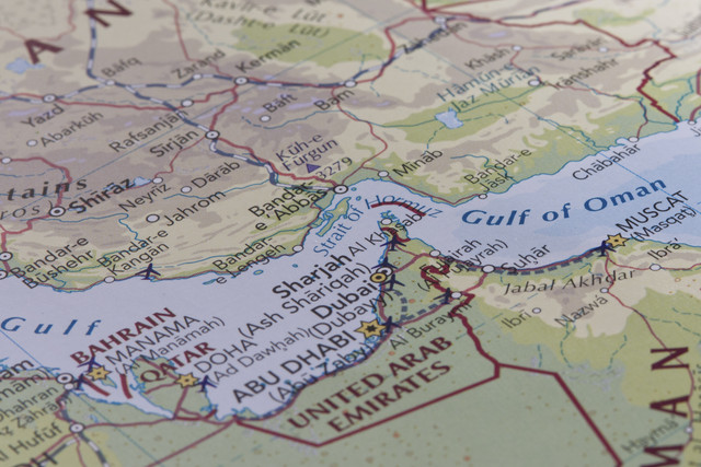 Ilustrasi Selat Hormuz. Foto: Below the Sky/Shutterstock