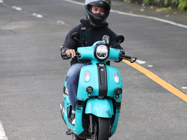 Ilustrasi motor listrik buatan Indonesia. Sumber: pexels.com/TiwiRiders.