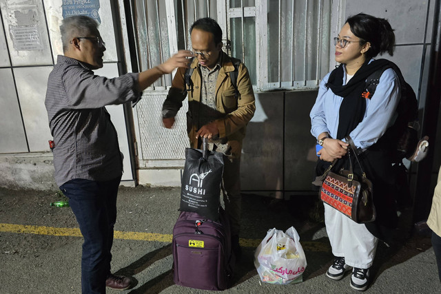 Proses pemulangan WNI dari Iran. Foto: Kemlu RI