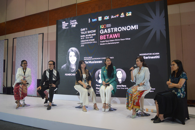 Talk Show tentang Gastronomi Betawi di Creative Stage, Jakarta Convention Center oleh Indonesian Fashion Week (IFW) 2025 bersama dengan Indonesian Gastronomy Community (IGC). Foto: Istimewa