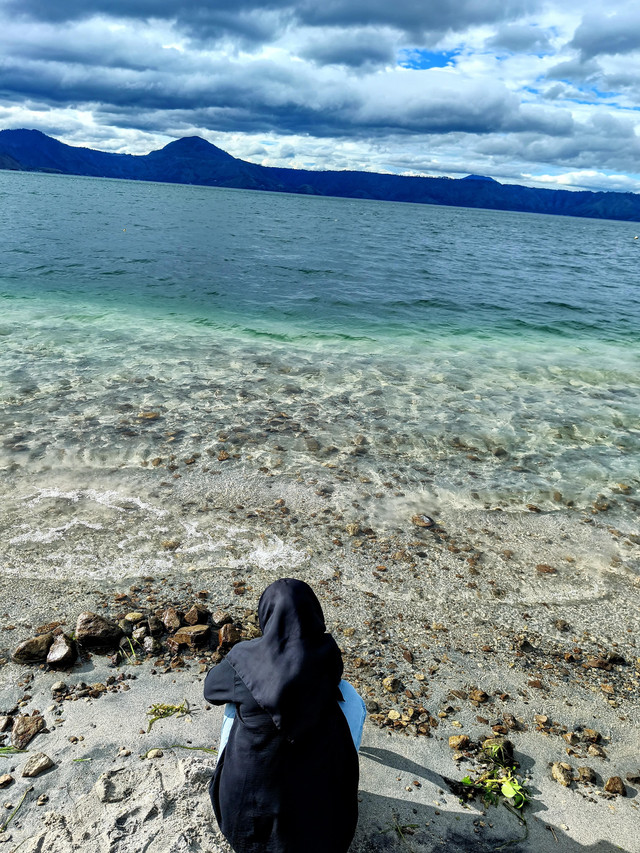 “Pantai” Tersembunyi di Danau Toba: Keindahan Alami dari Desa Silalahi