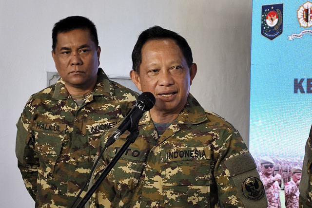 Menteri Dalam Negeri (Mendagri) Tito Karnavian menjawab pertanyaan wartawan di Kampus IPDN, Jatinangor, Kabupaten Sumedang, Jawa Barat, Senin (23/6/2025). Foto: Alya Zahra/kumparan 