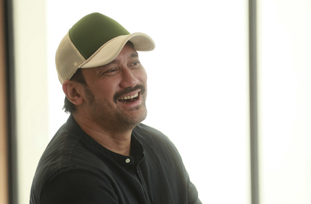 Aktor Tora Sudiro saat konferensi pers cucu pertama di rumah sakit Brawijaya Antasari, Jakarta, Senin, (23/6/2025). Foto: Agus Apriyanto