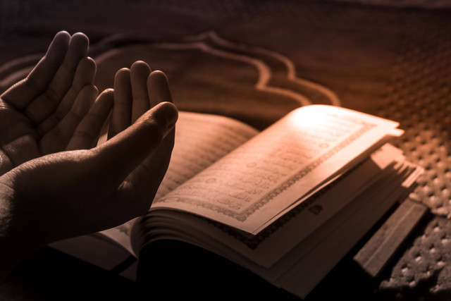  Ilustrasi ibadah pada bulan Muharram. Foto: Unsplash   