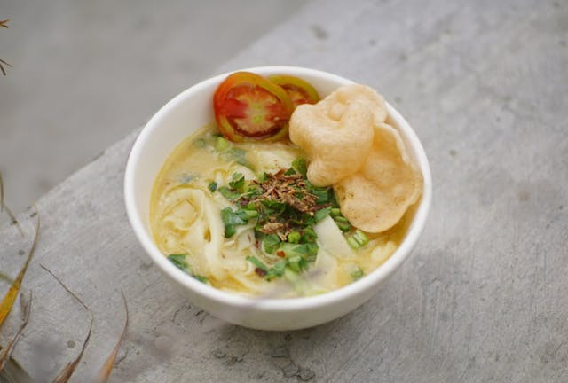 Soto legendaris di Semarang. Foto hanya ilustrasi bukan sebenarnya. Sumber foto: Pexels/Fariz Albar