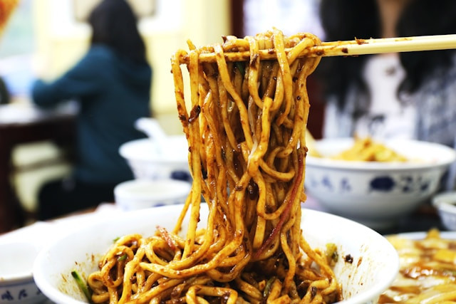 Cabang Mie Gacoan Jakarta Barat. Foto hanya ilustrasi, bukan hidangan sebenarnya. Sumber: Unsplash/Tommao Wang
