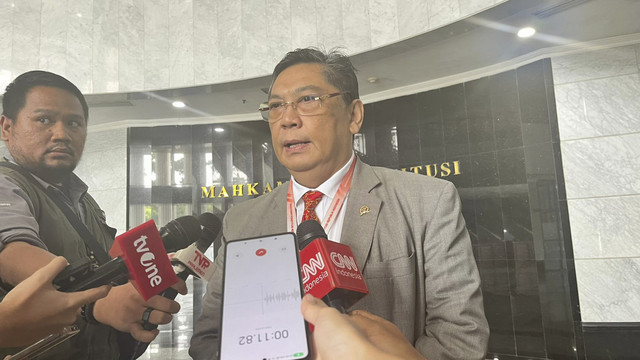 Ketua Komisi I DPR RI Utut Adianto usai persidangan di Mahkamah Konstitusi, Jakarta Pusat, Senin (23/6/2025). Foto: Nasywa Athifah/kumparan