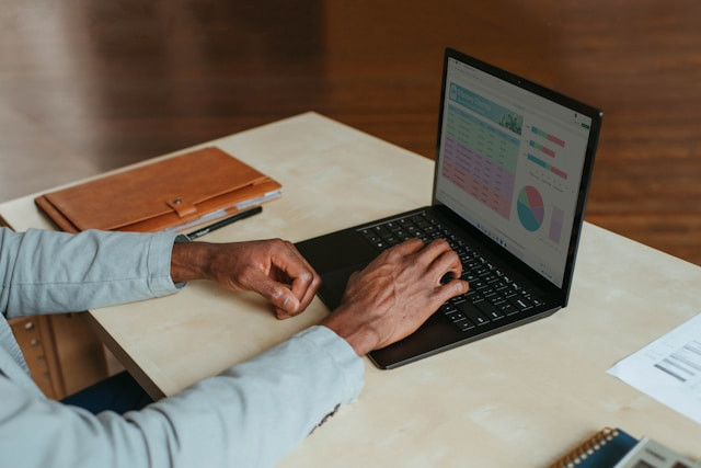 Side Hustle untuk Karyawan Kantoran. Foto Hanya Ilustrasi, Bukan Sebenarnya. Sumber Foto: Unsplash.com/Windows