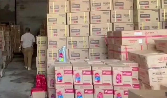 Sebuah gudang yang diduga tempat penyimpanan oli palsu di Kabupaten Kubu Raya. Foto: Istimewa