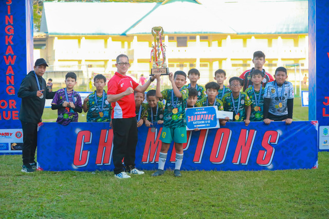 Tim Zaula FC berhasil mencetak dua kemenangan di Singkawang Junior League kategori usia 12 tahun yang berlangsung pada 21–22 Juni 2025 di Stadion Kridasana, Kota Singkawang, Kalimantan Barat. Foto: Dok. Istimewa